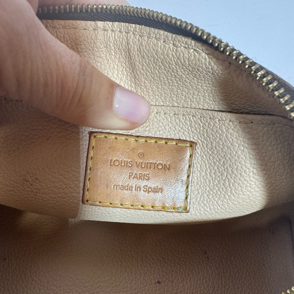 SOLD
Louis Vuitton Black and Gold Monogram Pouch - Picture 7 of 7